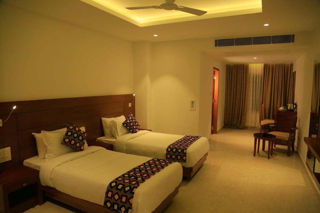 Hotel Victoria International Kattappana Esterno foto