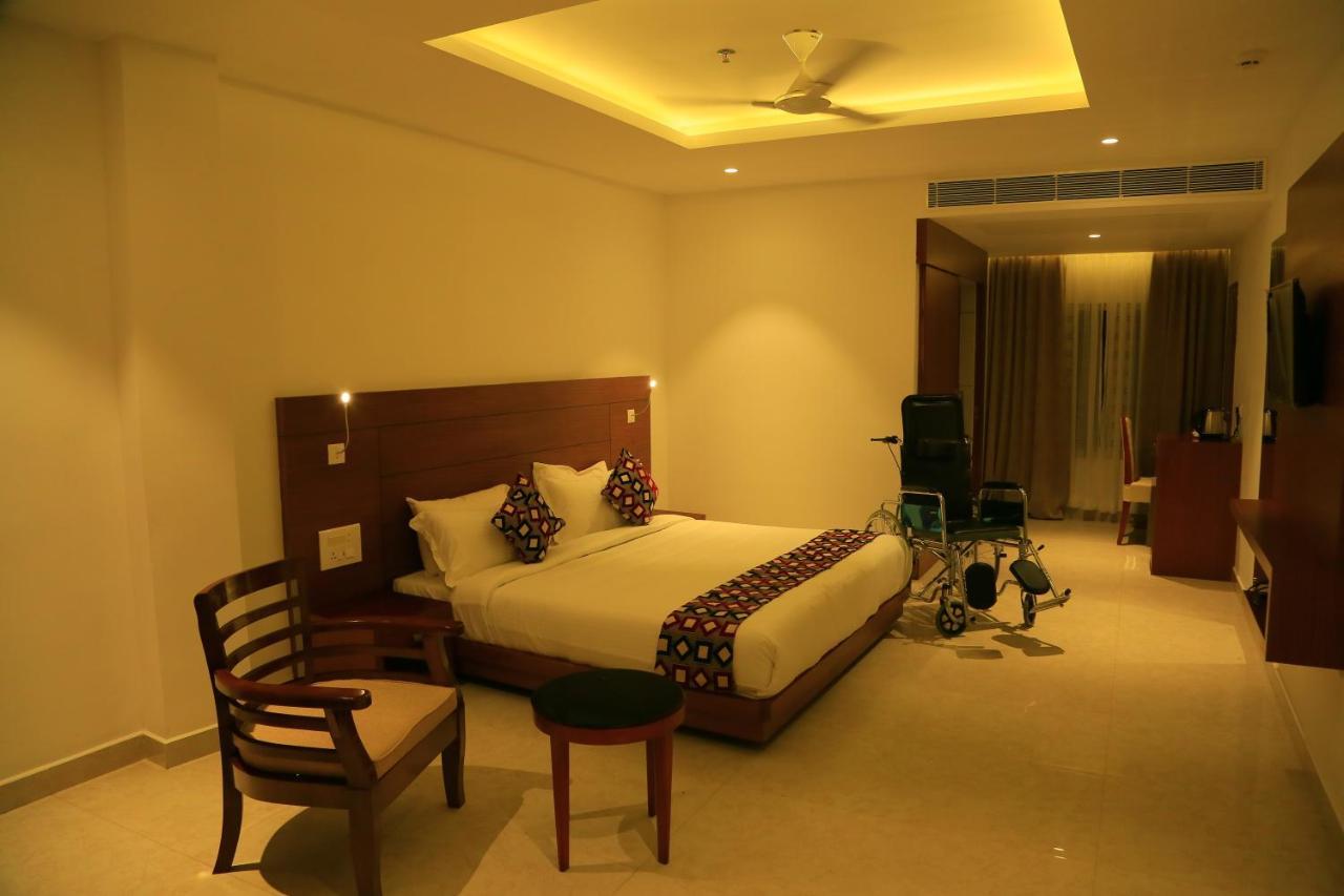Hotel Victoria International Kattappana Esterno foto
