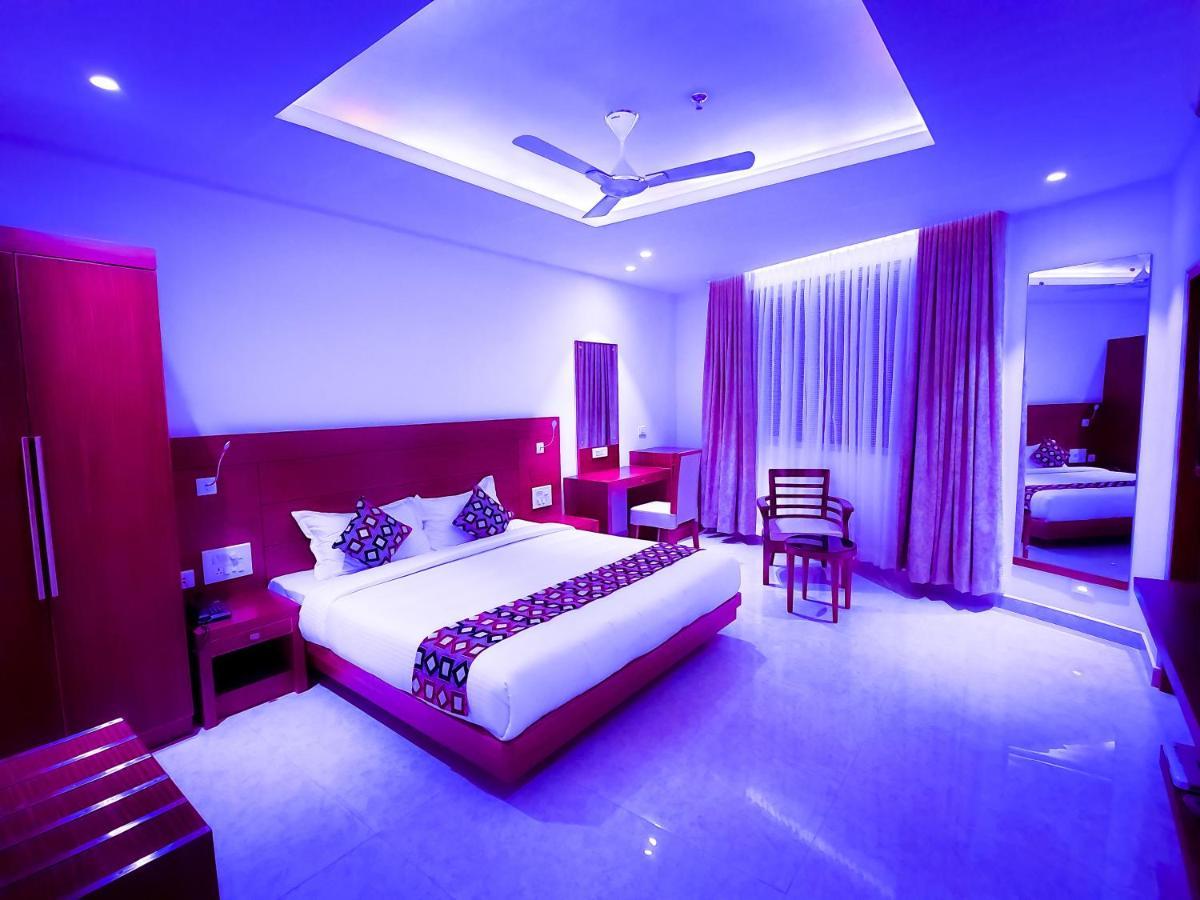 Hotel Victoria International Kattappana Esterno foto